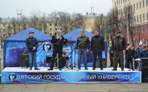 Фоторепортаж: первые лица региона и владыка Марк открыли мотосезон в Кирове