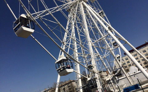 В Кирове остановилось колесо обозрения: в кабинках находились 52 человека