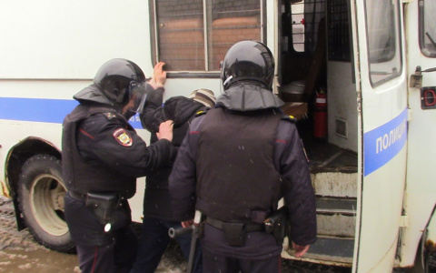 В Татарстане задержали 22-летнего кировчанина и его 17-летнюю подругу с наркотиками