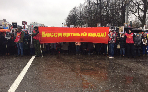 Шествие Бессмертного полка в Кирове: трансляция с места событий