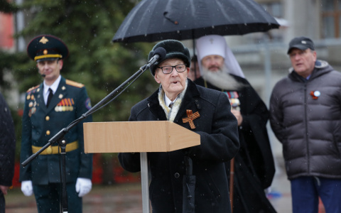 Фоторепортаж: главные гости парада на Театральной площади - ветераны