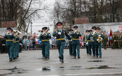 Фоторепортаж: в Кирове прошел парад Победы