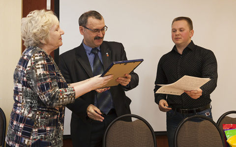 30 отличников "Тотального диктанта-2017" получат по 11 словарей каждый