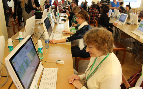 Кировские пенсионеры стали студентами «Мобильной академии» МТС