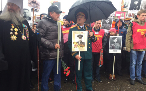На Бессмертный полк митрополит пришел с орденами: за что он их получил?