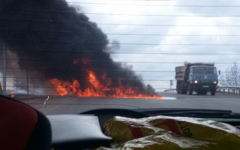 В Кирово-Чепецке на ходу загорелся большегруз