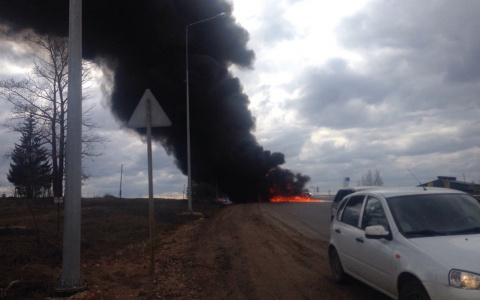 Стала известна причина возгорания грузовика на трассе в Чепецком районе