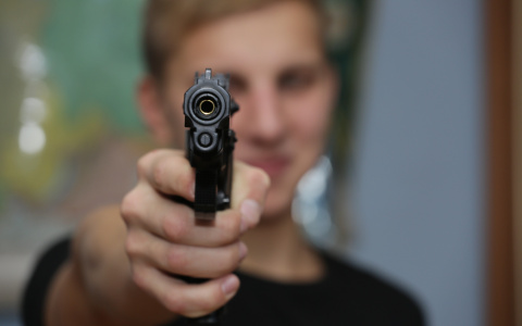 Кировчанин изготовил пистолет и решил пострелять в лесополосе