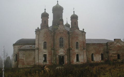 5 самых красивых заброшенных храмов Кировской области