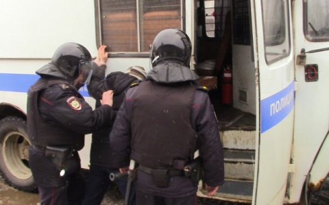 Экс-сотрудник ФСКН в Кирове осужден за распространение наркотиков