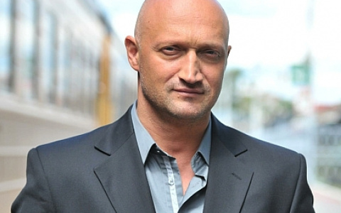 100 фильмов за 50 лет: звезда «Антикиллера» празднует юбилей