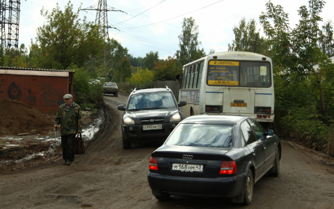 В Чепецке изменили маршрут автобуса из-за плохой дороги