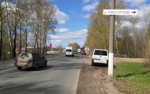 В Кирове водитель иномарки не пропустил авто скорой и врезался в него