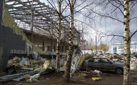 Общественников не пустили на стройку спорткомплекса, где обрушилась стена