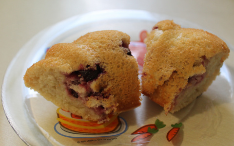 Манник с вишней: десерт на скорую руку