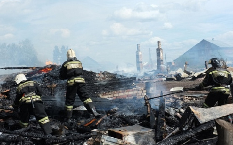 Следователи возбудили уголовное дело после крупного пожара в Орлове