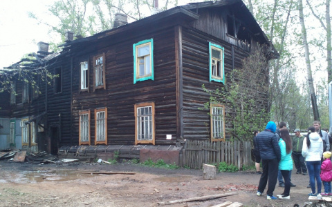 Представитель администрации о пожаре в Коминтерне: "Из горящего здания вынесли четверых детей"