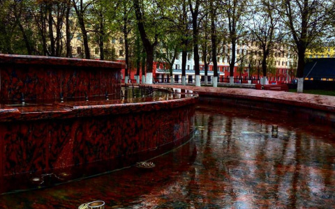 На Театральной площади перестал работать фонтан