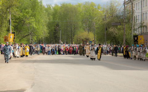 Что обсуждают: начало Великорецкого крестного хода и визит Владимира Путина