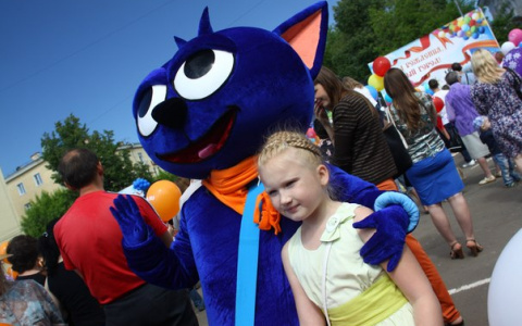 День города: бесплатный автобус и гигантская открытка