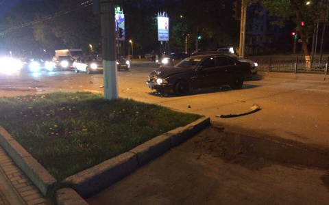 За вечер в Кирове произошли две серьезные аварии: есть пострадавшие