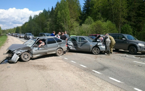 На Советском тракте ВАЗ врезался в два автомобиля