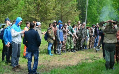 Волонтеры поискового отряда провели для кировчан учения в лесу