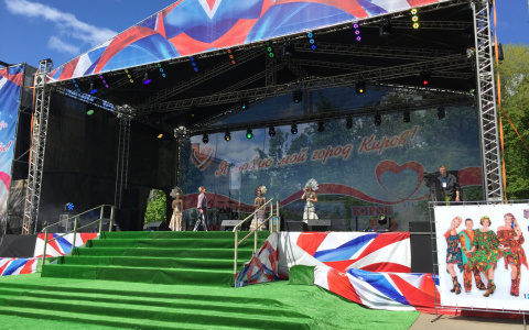 На Театральной площади прошел концерт группы  "Балаган Лимитед"