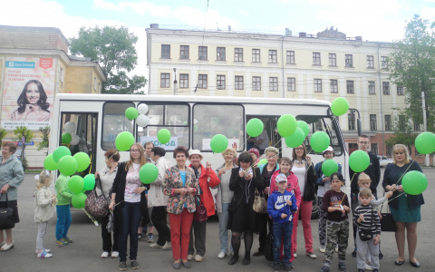 День города: кировчане бесплатно прокатились в автобусе желаний