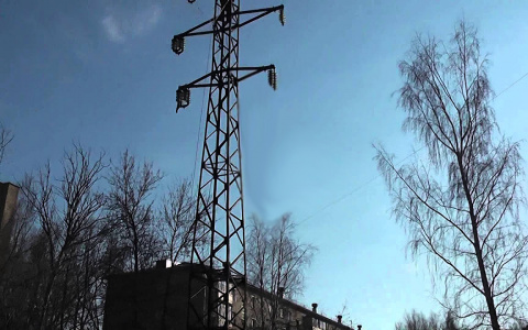В Кирове подросток упал на линию электропередач и обгорел