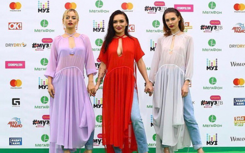 Солистки Serebro пришли на премию "Муз ТВ" в нарядах кировского дизайнера