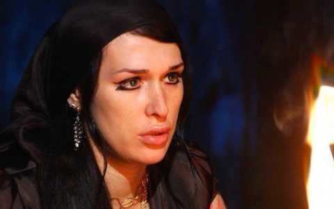 Финалистка "Битвы экстрасенсов" разбилась насмерть, упав с шестого этажа