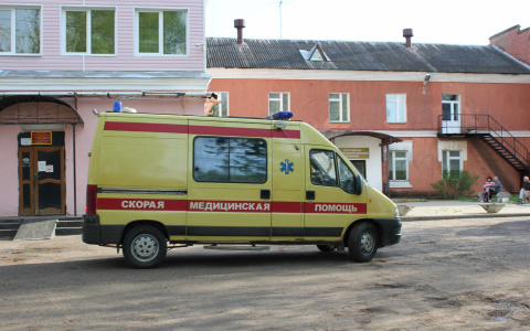 В Кирове подростка ударило током на ЛЭП: школьник скончался в больнице