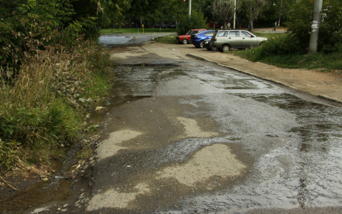 В среду в Кирове из-за дождя приостановили асфальтирование дорог