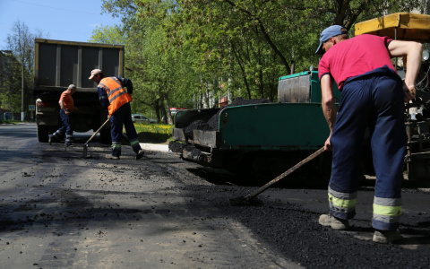 Подрядчик, ремонтирующий дорогу Киров - Русское, не укладывается в график
