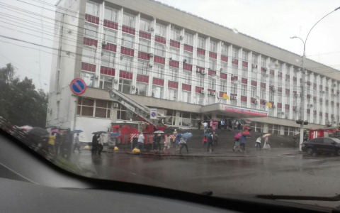 В Кирове из здания горадминистрации экстренно эвакуировали сотрудников