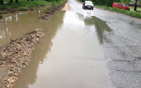 В Ганино размывает новую дорогу за 30 миллионов рублей