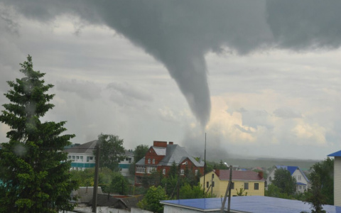 Регулярные метеопредупреждения от МЧС: где в Кировской области ждать смерча