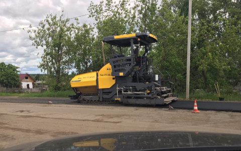 Контракт с фирмой, ремонтирующей дорогу Киров-Русское, не расторгнут
