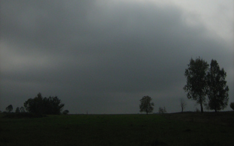МЧС предупреждает о сильном ветре и грозах в Кировской области