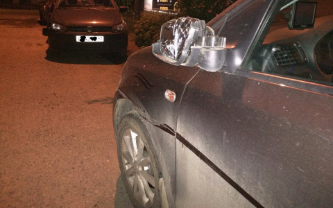 Видео: в Кирове водитель «уценил» три Volkswagen и уехал с места ДТП