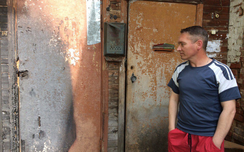 Очевидцы: «В центре Кирова неизвестные подожгли 100-летний дом»