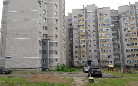 Соседи мужчины, выпавшего из окна на улице Солнечной: «Накануне он поссорился с девушкой»