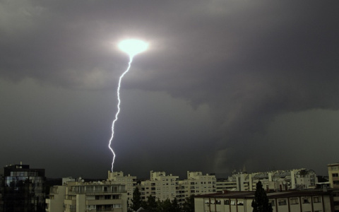 МЧС предупреждает о граде и грозах в Кировской области