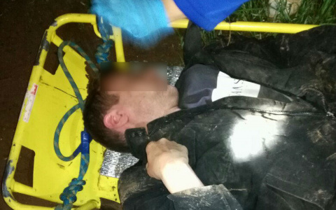 В Кирове спасателям пришлось доставать завязшего в глине мужчину