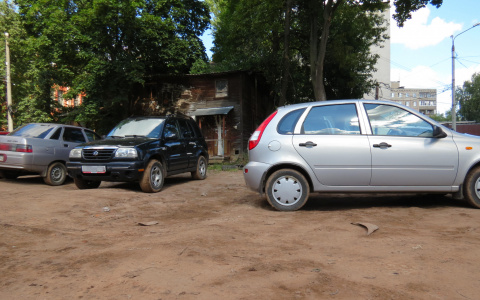 В Кирове мужчина выплатил долг по алиментам после ареста его авто