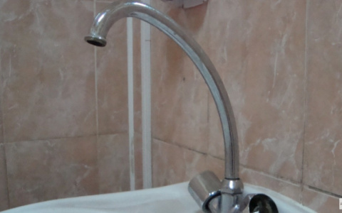 В Кирове 21 предприятие отключили от воды