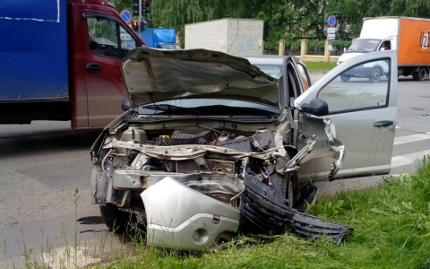 В Кирове на перекрестке с "непонятным" светофором произошло серьезное ДТП
