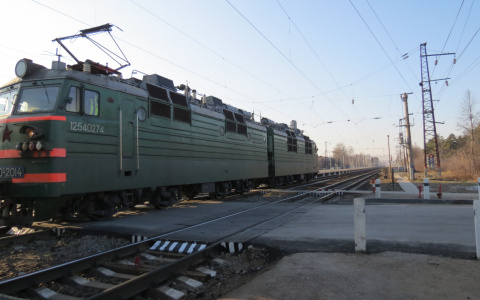 В Кировской области электричка сбила 14-летнего подростка с мотоциклом