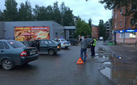 В Кирове ВАЗ сбил женщину с ребенком на руках